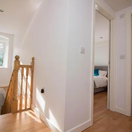 Diamond-town Street Apartment Leeds (West Yorkshire)